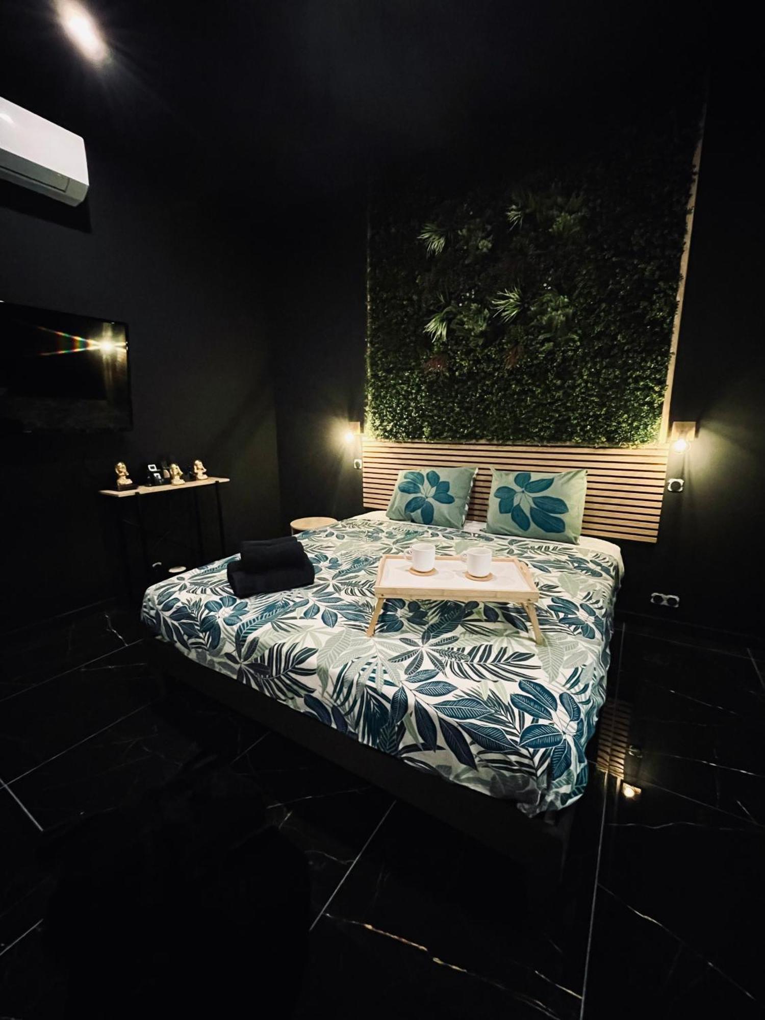 Jungle Love Room De L Hermitage 罗纳河畔的图尔农 外观 照片