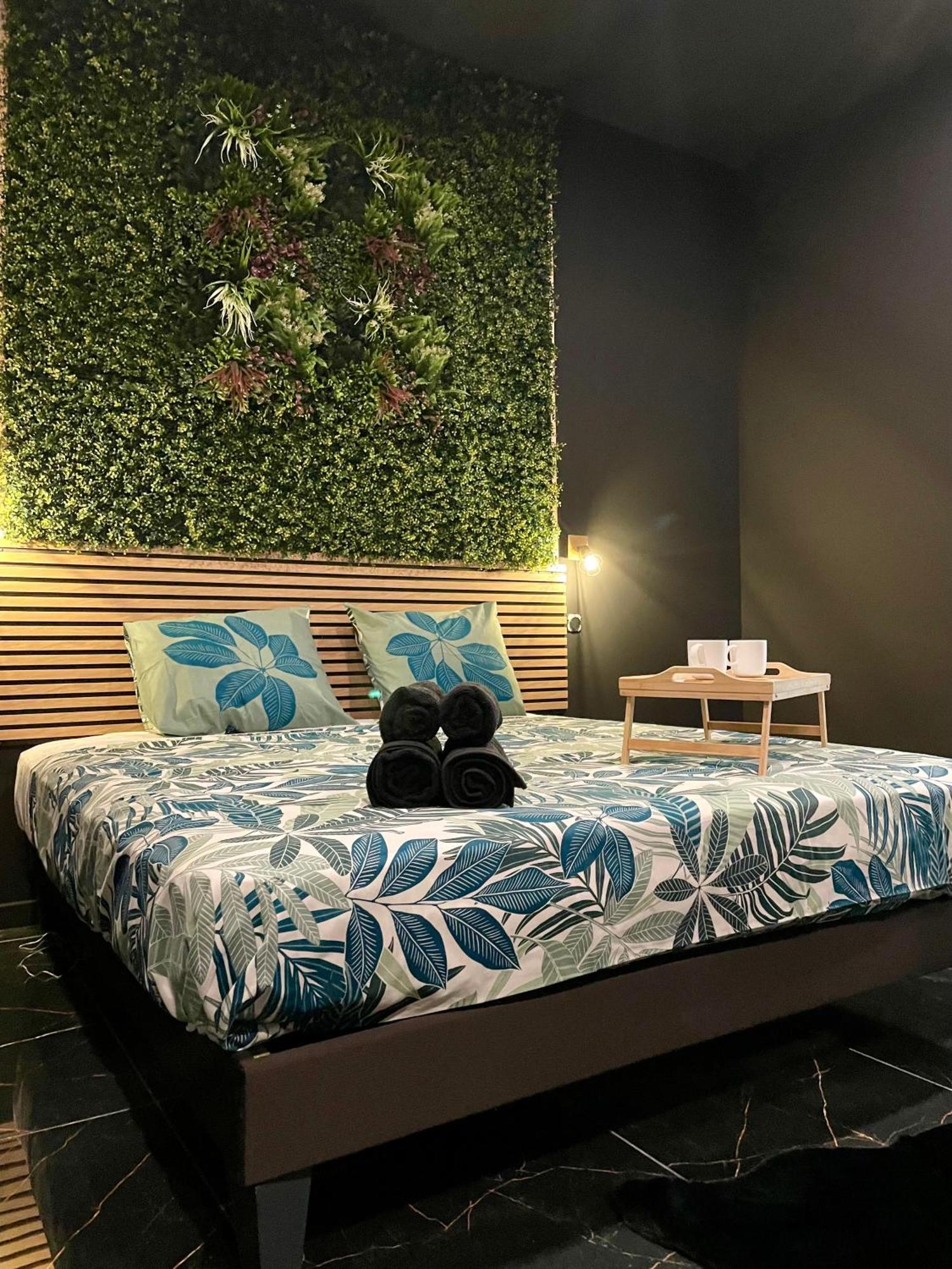 Jungle Love Room De L Hermitage 罗纳河畔的图尔农 外观 照片