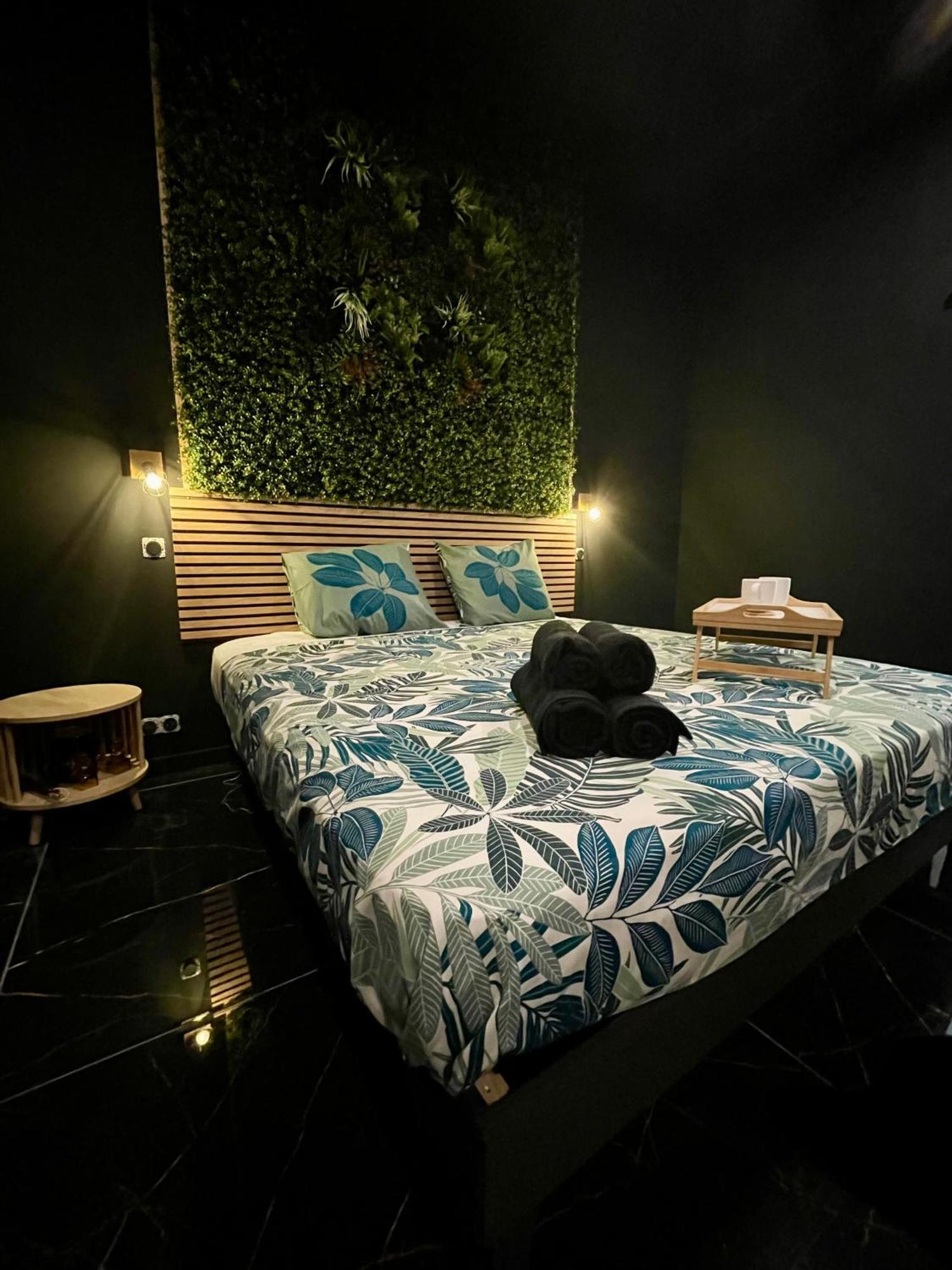 Jungle Love Room De L Hermitage 罗纳河畔的图尔农 外观 照片