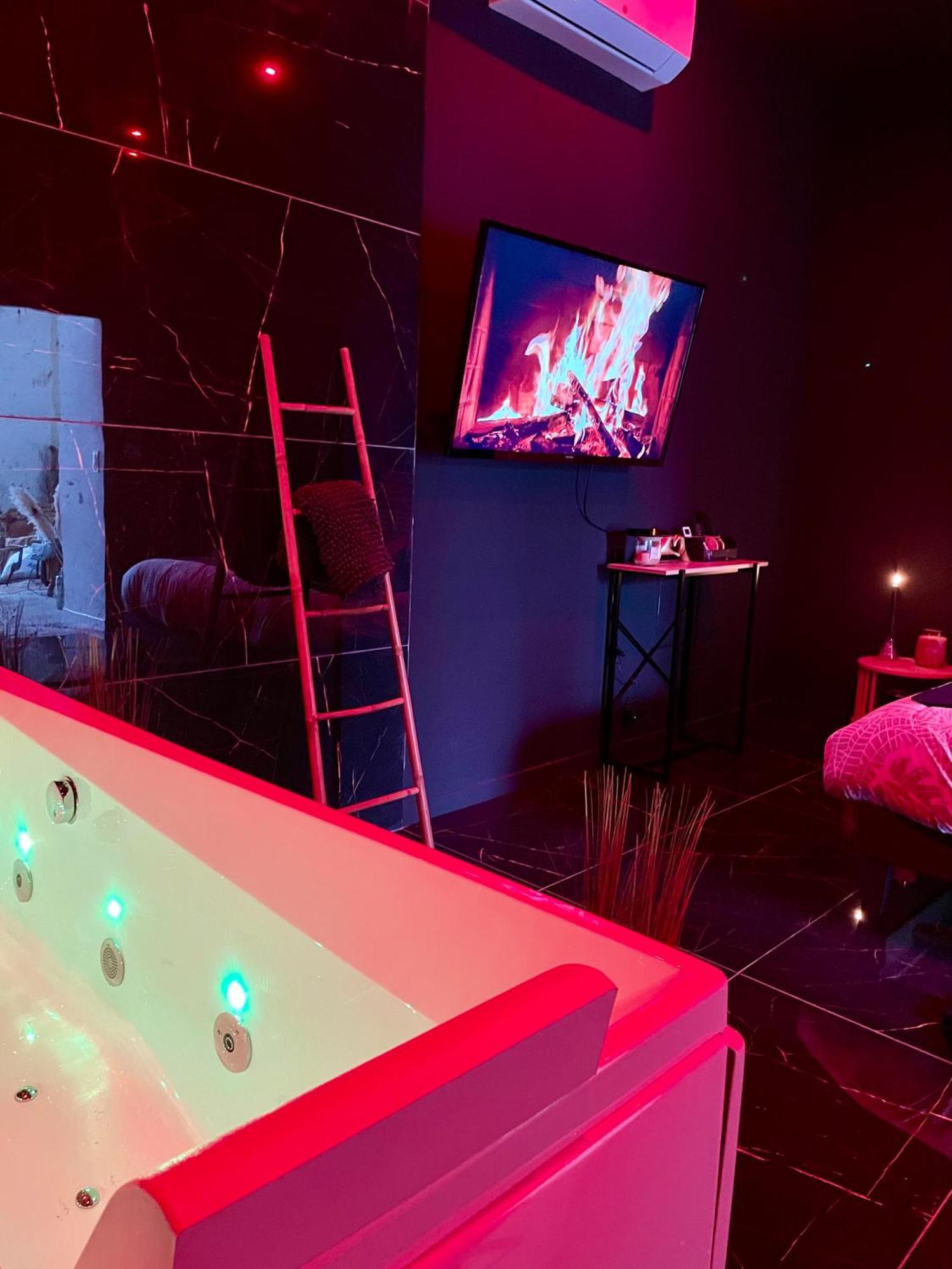 Jungle Love Room De L Hermitage 罗纳河畔的图尔农 外观 照片